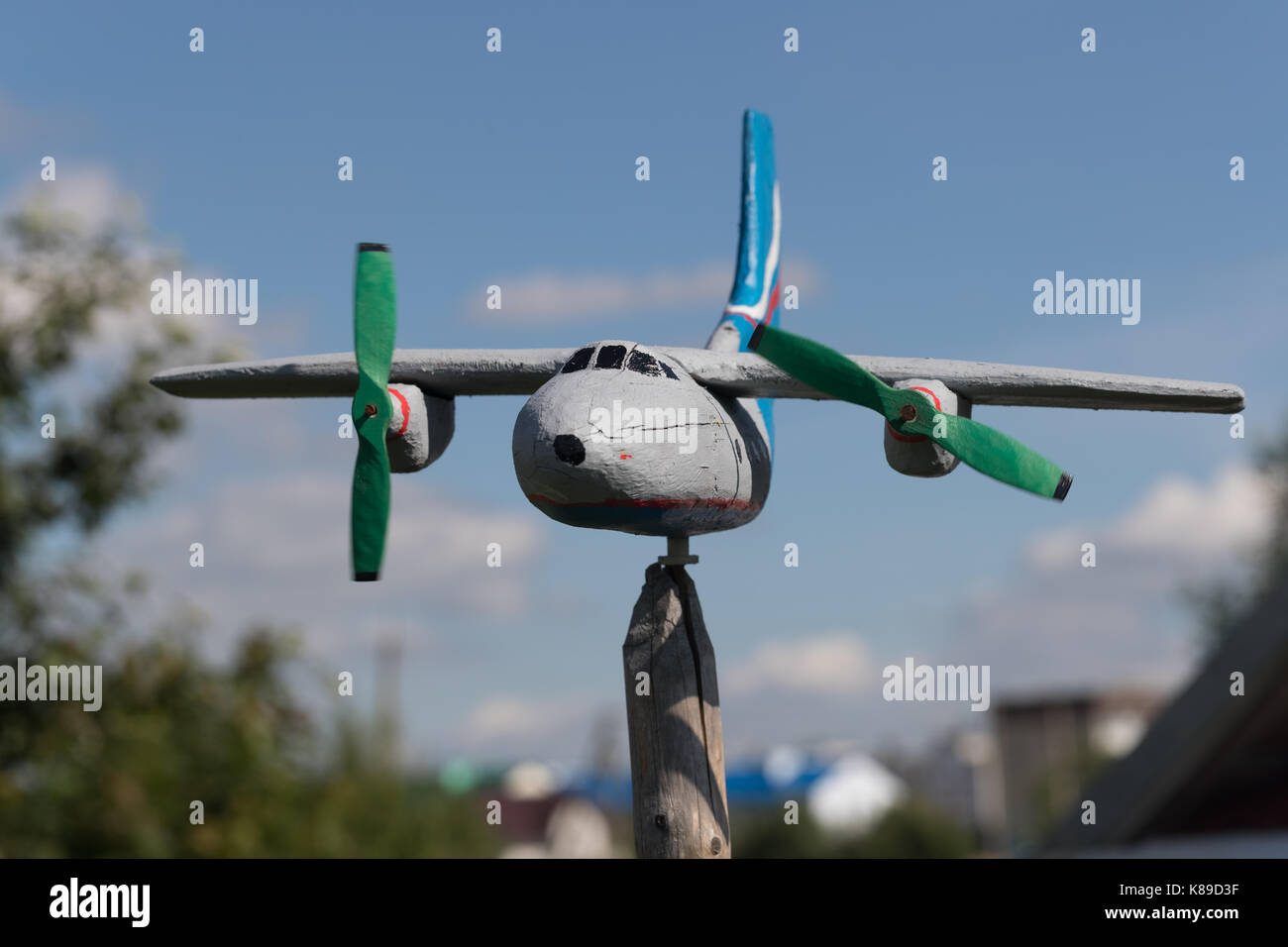 Holz- Ebene auf einem Stick Stockfoto