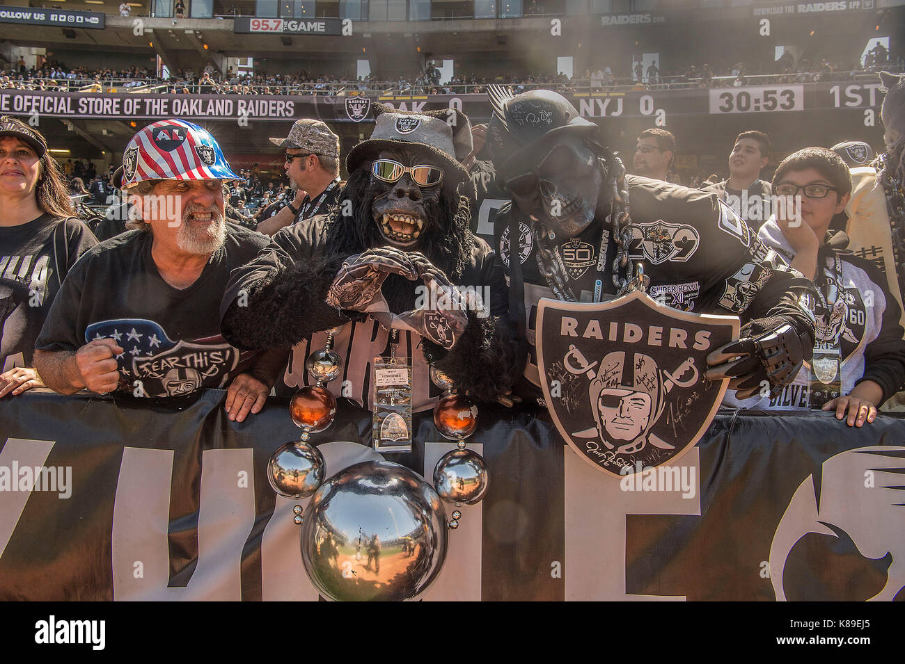 September 17, 2017: Schwarze Loch wird Bereit für Spiel am Sonntag, den 17. September 2017, an Oakland-Alameda County Coliseum in Oakland, Kalifornien. Die Räuber besiegt die Jets45-20. Al Golub/CSM Stockfoto