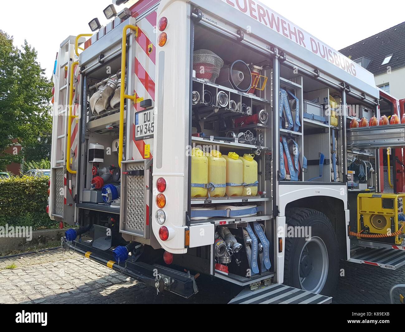 DUISBURG, NRW, Deutschland - 17. September 2017 Children's World Tag. Kinder beteiligen sich an Spiele, Gewinnspiele, Neues lernen oder einfach nur spielen, Geschenke, Süßigkeiten und Souvenirs. Eltern und Erwachsene helfen jungen Menschen überall Stockfoto
