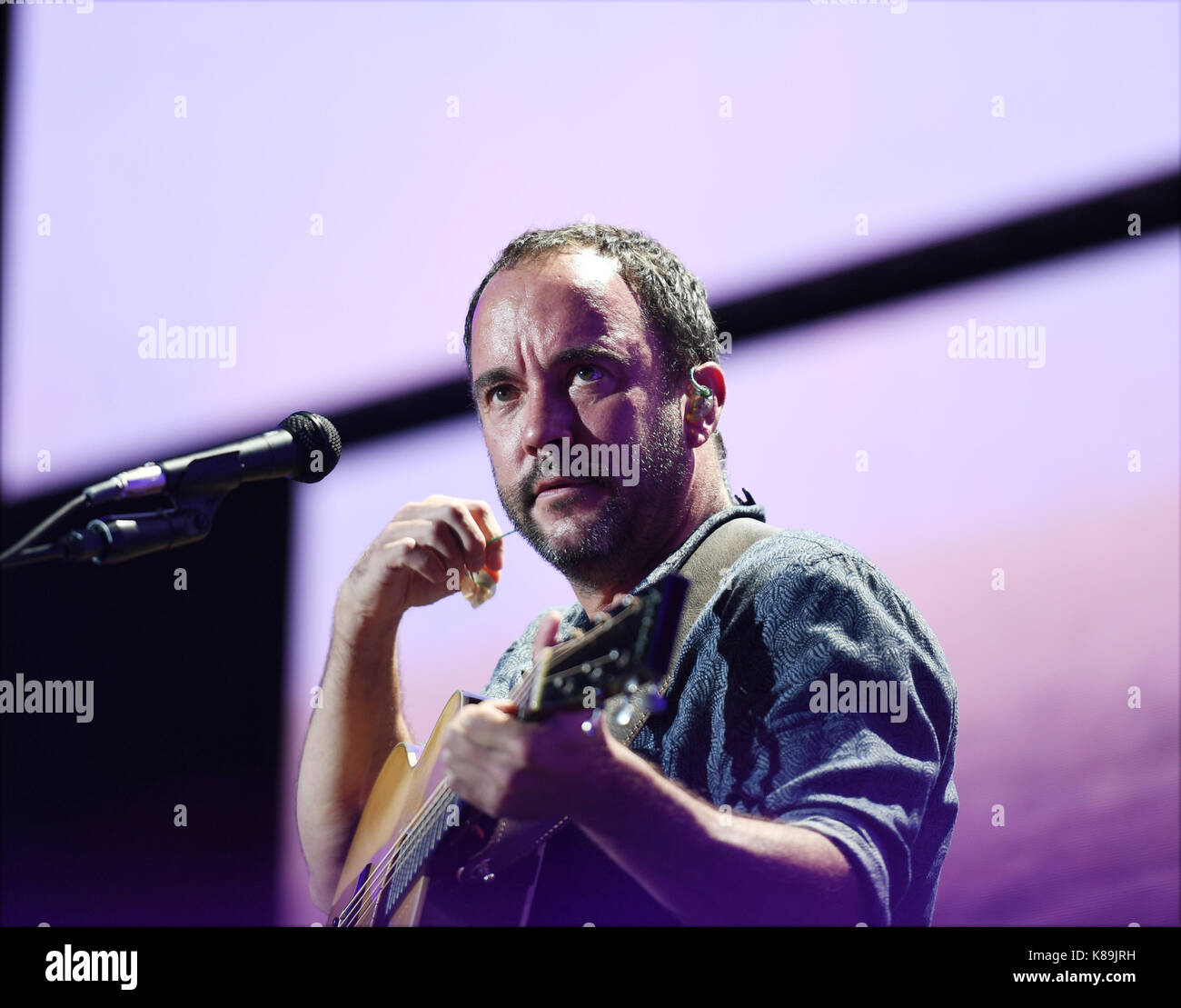 Burgettstown, PA, USA. 16 Sep, 2017. DAVE MATTHEWS Felsen ist der Gast auf der Farm AID 2017 BURGETSTOWN, PA. Am 16. SEPTEMBER 2017. Foto © Jeff Moore Credit: Jeff Moore/ZUMA Draht/Alamy leben Nachrichten Stockfoto
