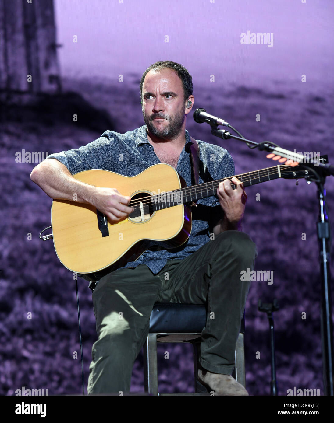 Burgettstown, PA, USA. 16 Sep, 2017. DAVE MATTHEWS Felsen ist der Gast auf der Farm AID 2017 BURGETSTOWN, PA. Am 16. SEPTEMBER 2017. Foto © Jeff Moore Credit: Jeff Moore/ZUMA Draht/Alamy leben Nachrichten Stockfoto