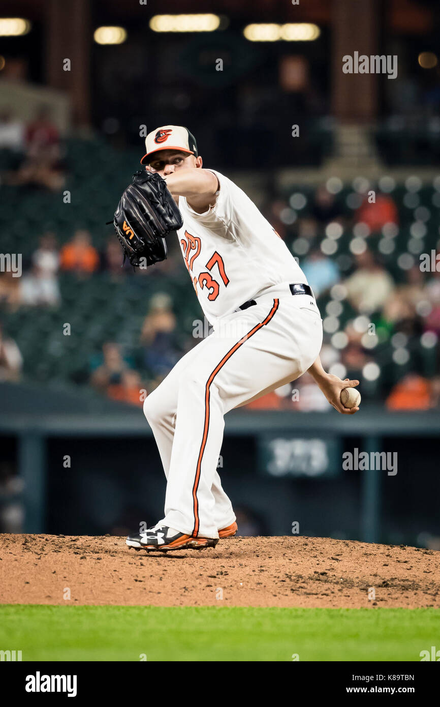 Baltimore, Maryland, USA. 18 Sep, 2017. Baltimore Orioles Krug Dylan Bundy (37) wirft bei der MLB Spiel zwischen den Boston Red Sox und Baltimore Orioles, Oriole Park in Camden Yards, Baltimore, Maryland. Scott Taetsch/CSM/Alamy leben Nachrichten Stockfoto