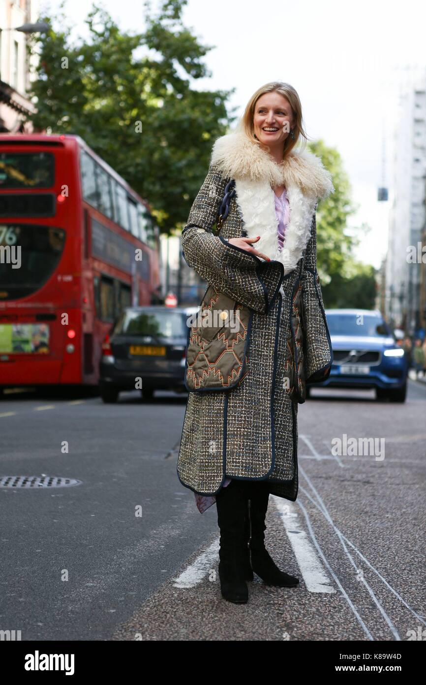 Candice See, Style Editor bei Vogue Australien, posing außerhalb der Topshop Landebahn zeigen während der London Fashion Week - Sept. 17, 2017 - Foto: Start- und Landebahn Manhattan/Valentina Ranieri *** Für die redaktionelle Nutzung nur*** | Verwendung weltweit Stockfoto