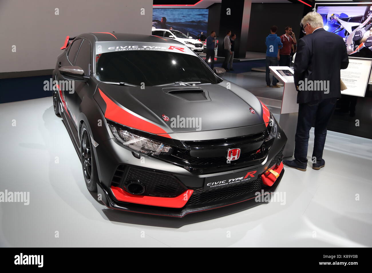 Automobilhersteller aus der ganzen Welt präsentieren ihre neuesten Modelle und Concept Cars auf der diesjährigen IAA Pkw in Frankfurt, Deutschland Stockfoto