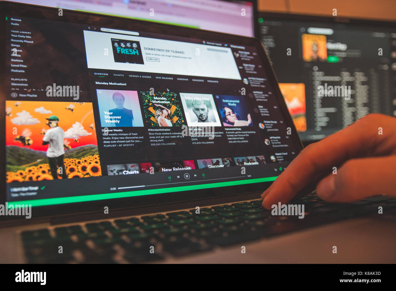 Mit Spotify PC app Seite durchsuchen Stockfoto
