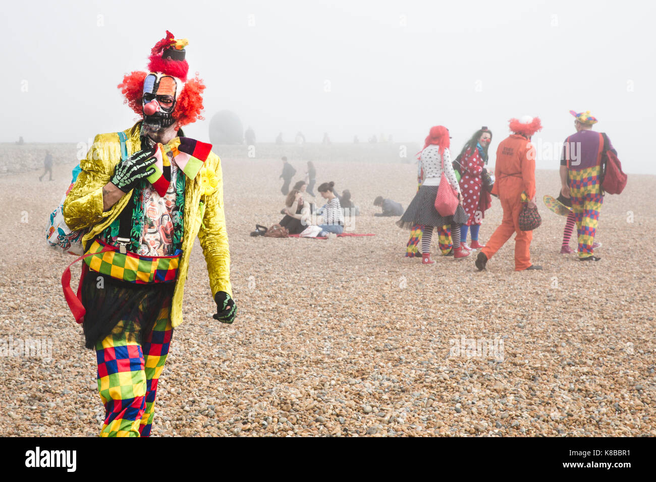 Clowns im Nebel Stockfoto