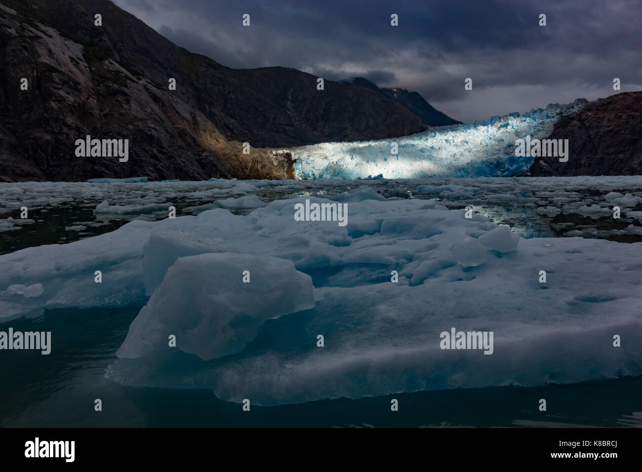 Dramatische Licht auf Süden Sawyer Gletscher der Tracy Arm Ford's Terror Wilderness Area im Südosten Alaska Stockfoto