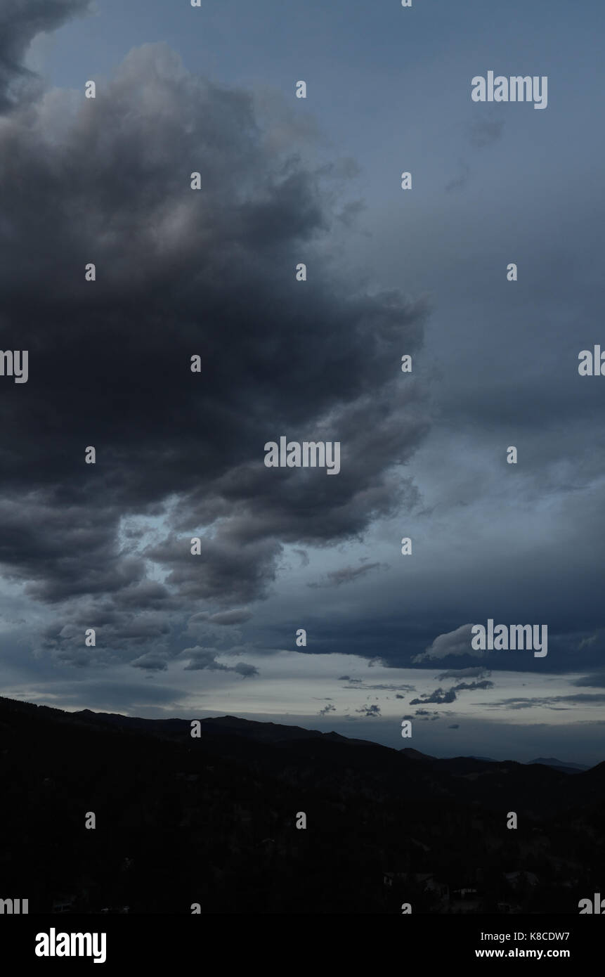 Cloud Schichten während des Abends in der Nähe von Boulder, Colorado Stockfoto