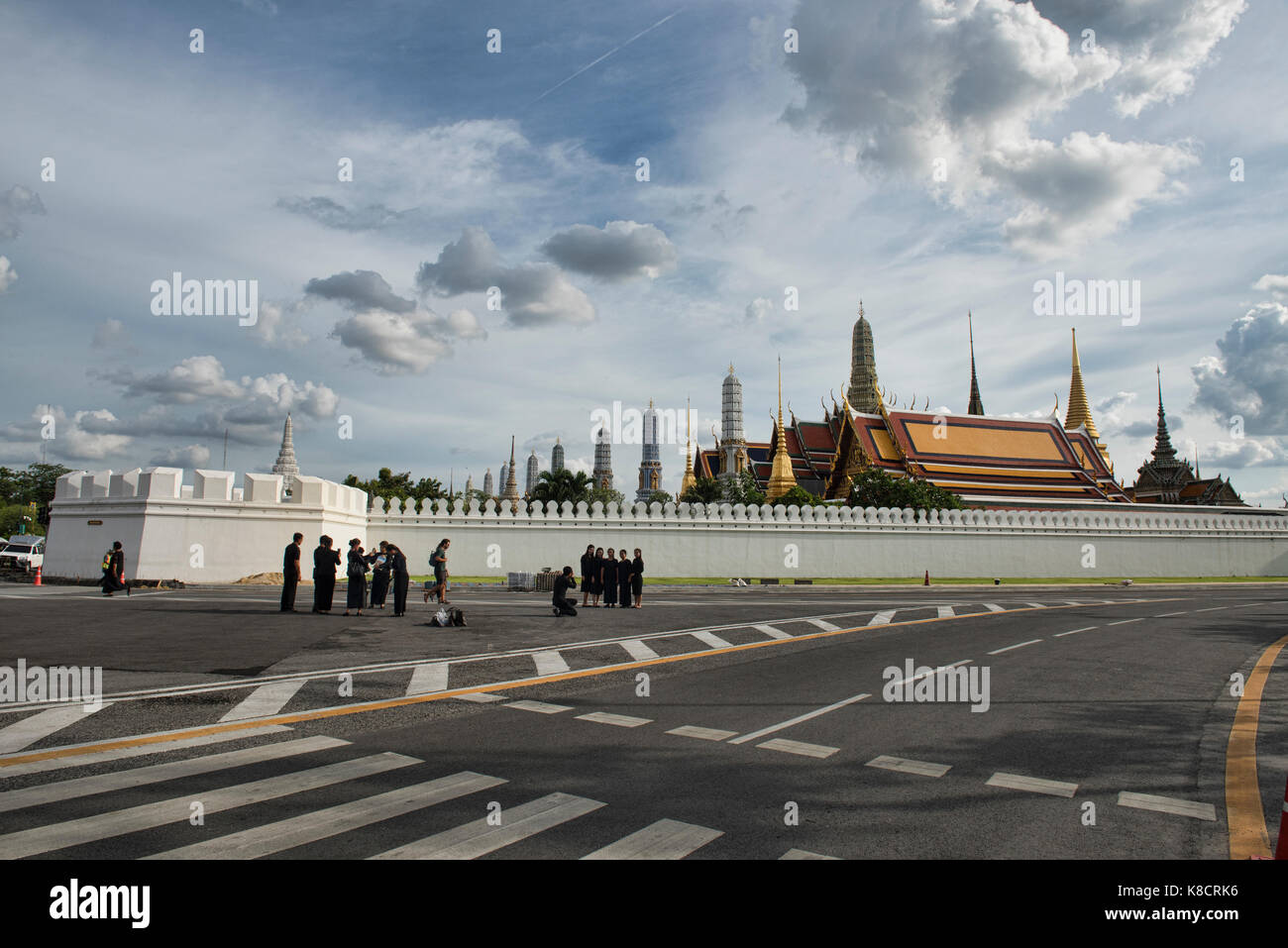 Trauernde für der König an der Grand Palace in Bangkok, Thailand Stockfoto