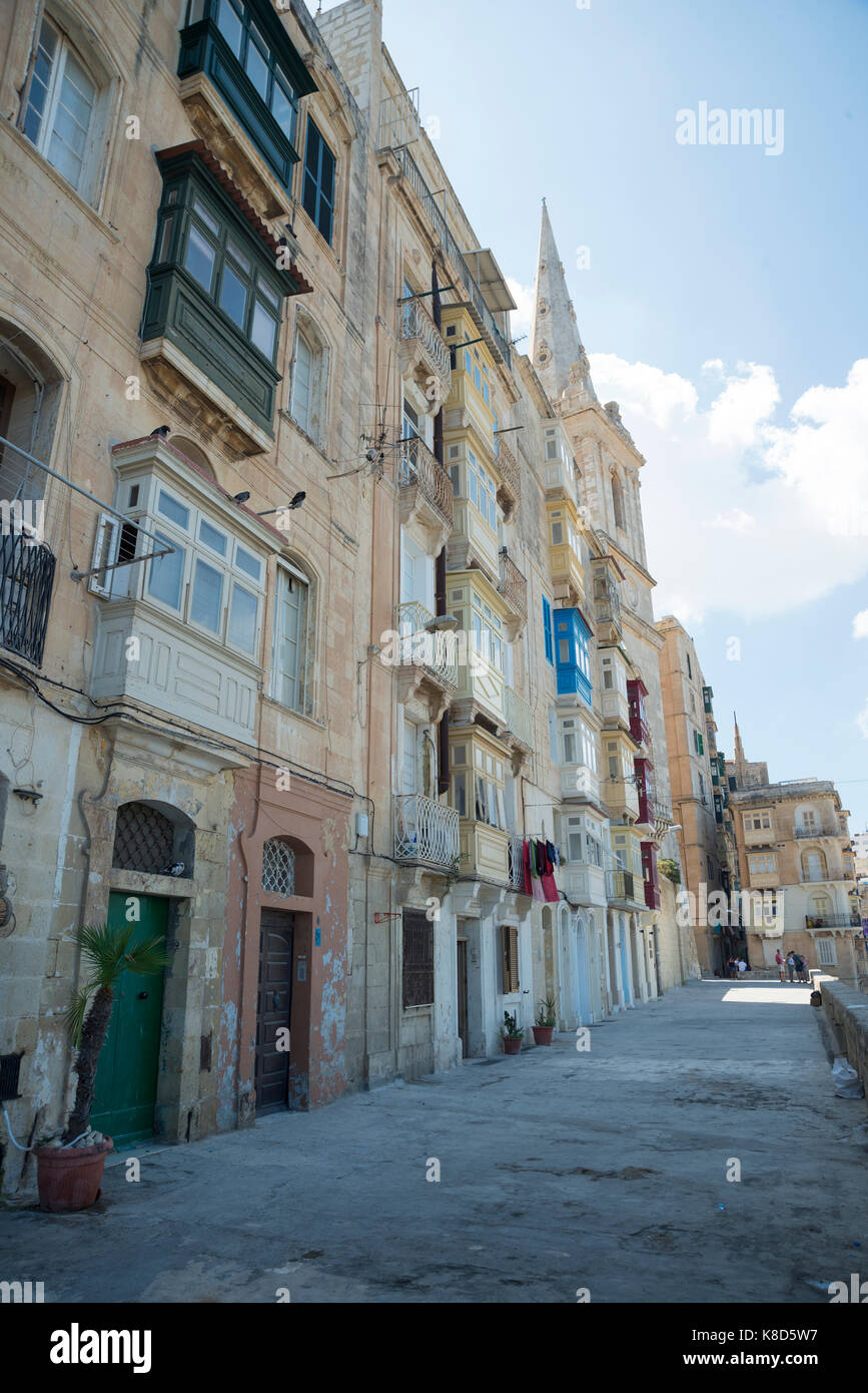 Häuser mit Blick auf Valletta Hafen Stockfoto