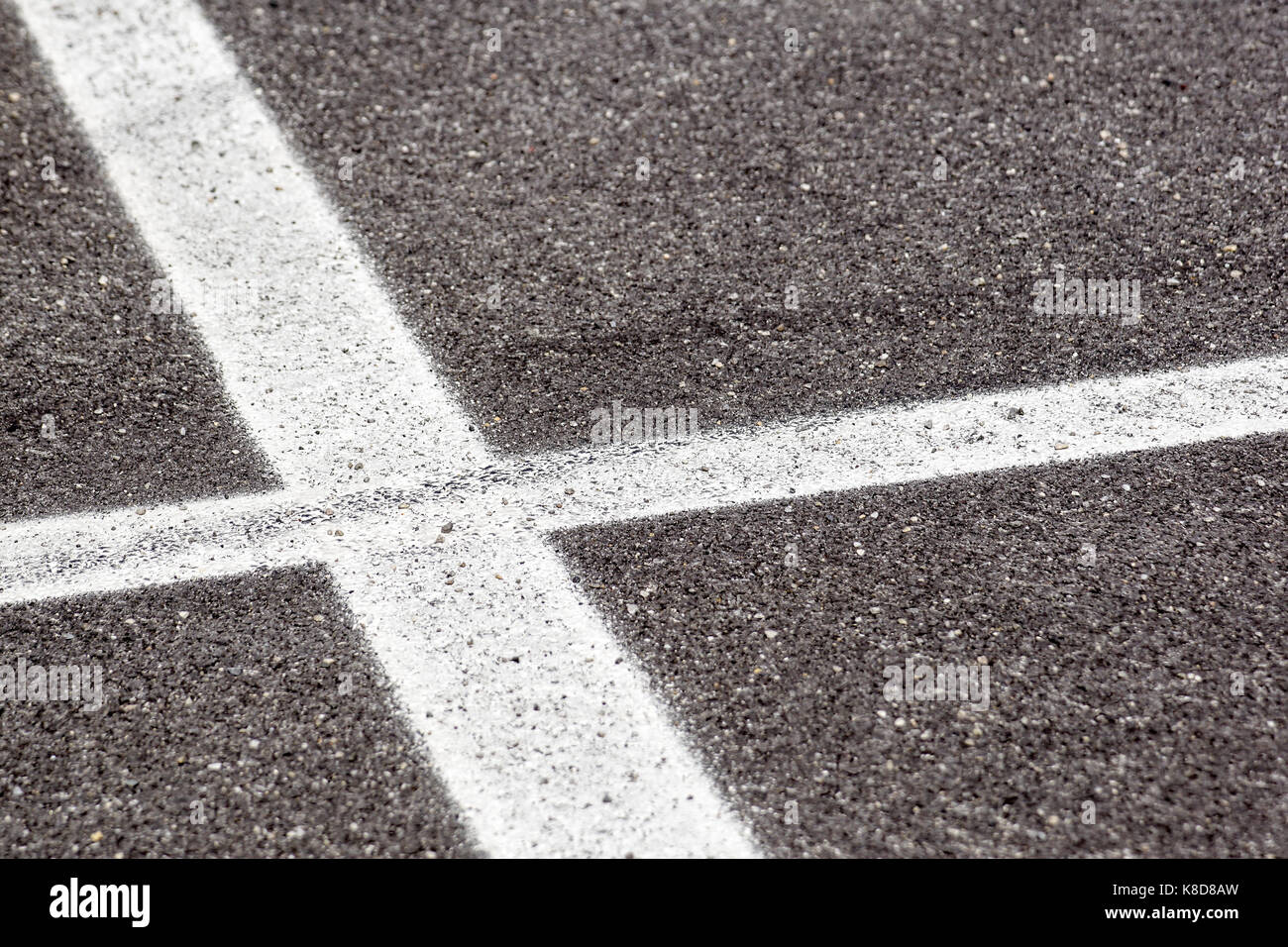 Asphalt mit Cross stripe White Line in Perspektive Stockfoto