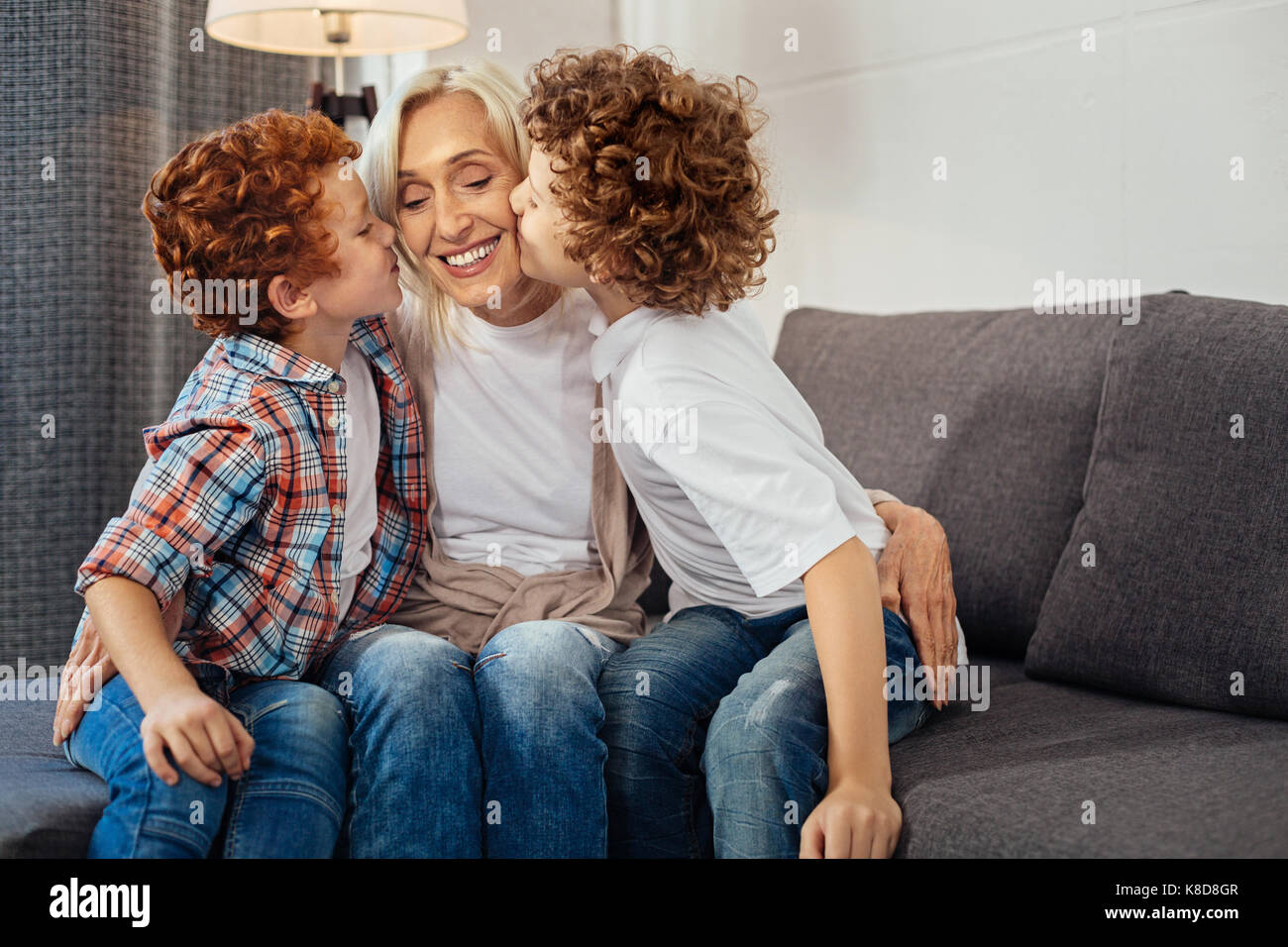 Was Ist Der Bruder Meiner Oma Für Mich Kuss oma -Fotos und -Bildmaterial in hoher Auflösung – Alamy