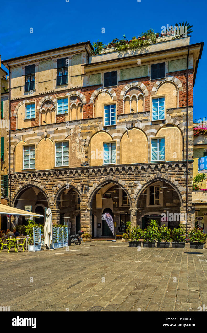 Italien Ligurien Loano Portici Neri Palace Stockfoto