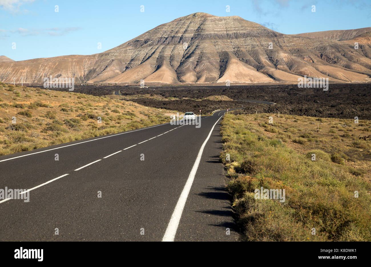 Straße nach Montana de Medio, Berg, Los Ajaches mountain range, Lanzarote, Kanarische Inseln, Spanien Stockfoto