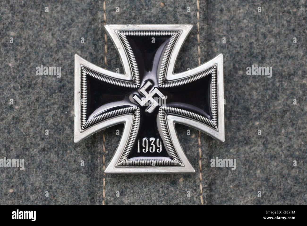 Die Nazi-deutsche Auszeichnung Eisernes Kreuz auf einheitliche Stockfoto