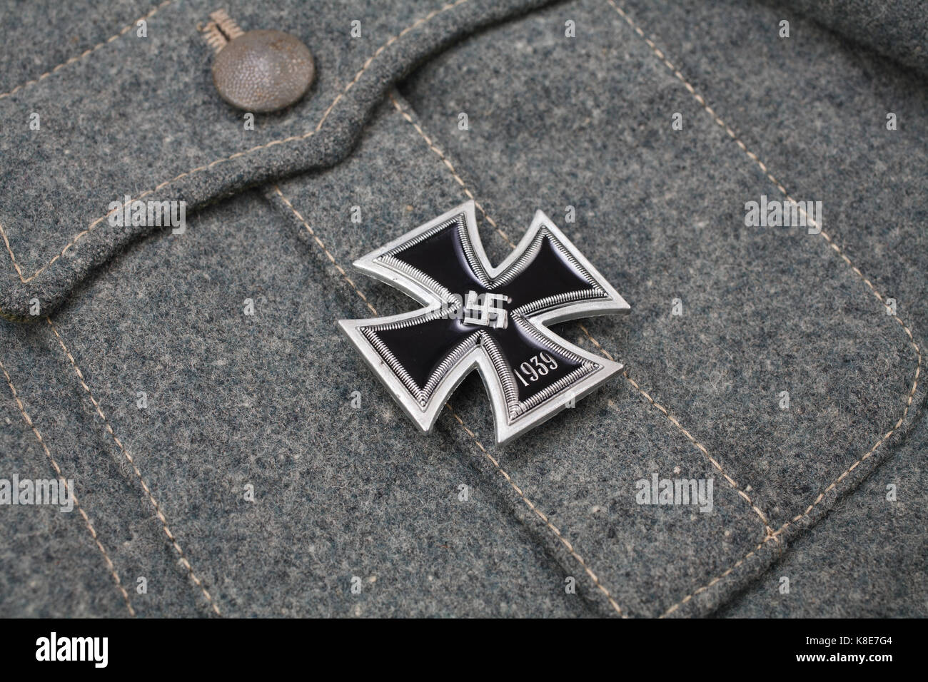 Die Nazi-deutsche Auszeichnung Eisernes Kreuz auf einheitliche Stockfoto