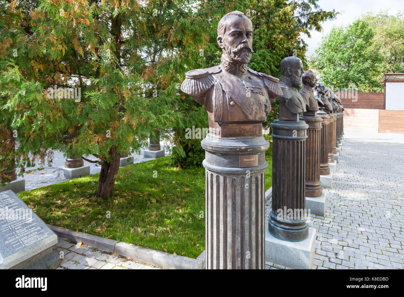 Moskau, Russland - 16. SEPTEMBER 2017: Denkmal auf Gasse der Herrscher von Russland im Innenhof des Museums für Militär- und Form des russischen Militärs historischen Stockfoto