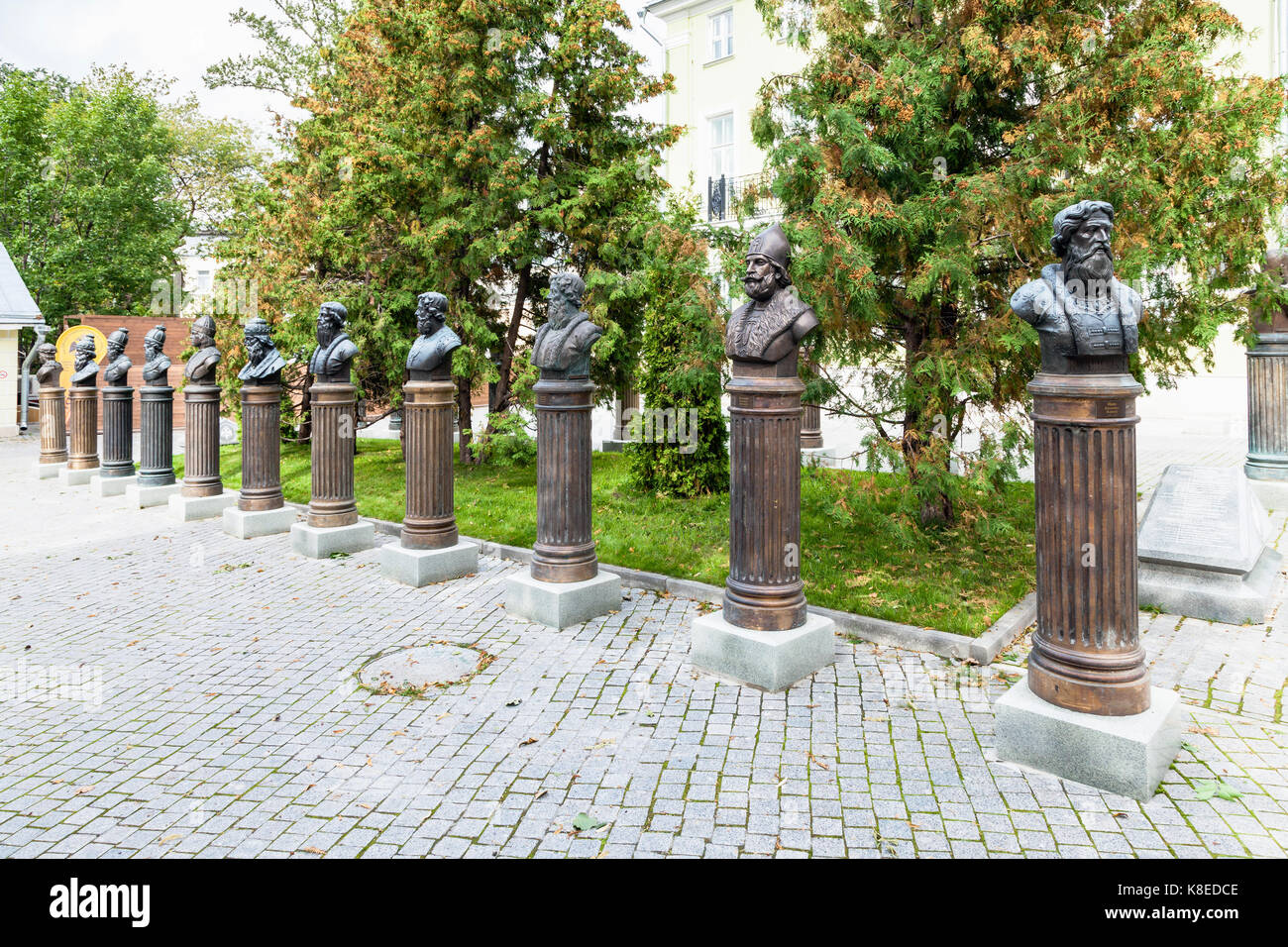 Moskau, Russland - 16. SEPTEMBER 2017: Gasse der Herrscher von Russland im Innenhof des Museums des militärische Form des russischen Militärs Historische Stockfoto