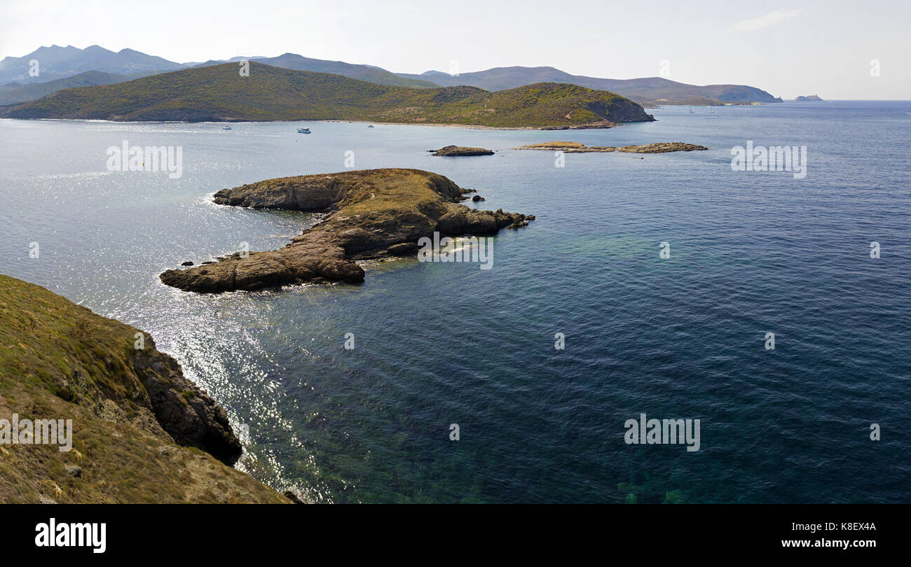 Luftaufnahme der Inseln Finocchiarola, Mezzana, A Terra, Halbinsel Cap Corse, Korsika. Tyrrhenische See, Unbewohnte Inseln Stockfoto