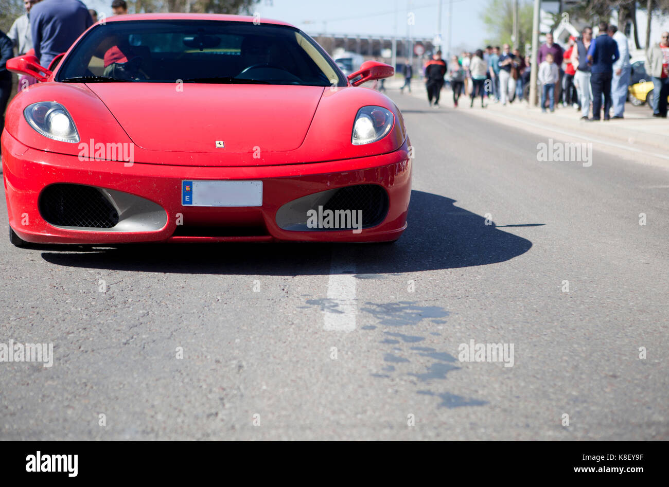 BADAJOZ, SPANIEN - 14. MÄRZ 2015: Ferrari Auto Show in Badajoz Stadt auf Complejo Alcantara Resorts, 14. März 2015. Ferrari auto Eingabe Resort Einrichtungen Stockfoto