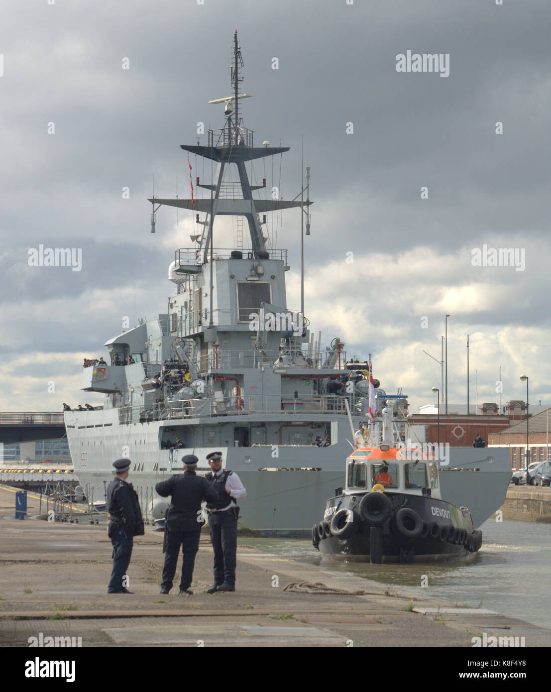 Met Polizei die Sicherheit auf Kriegsschiffe in die DSEi Veranstaltung in London, Großbritannien Stockfoto