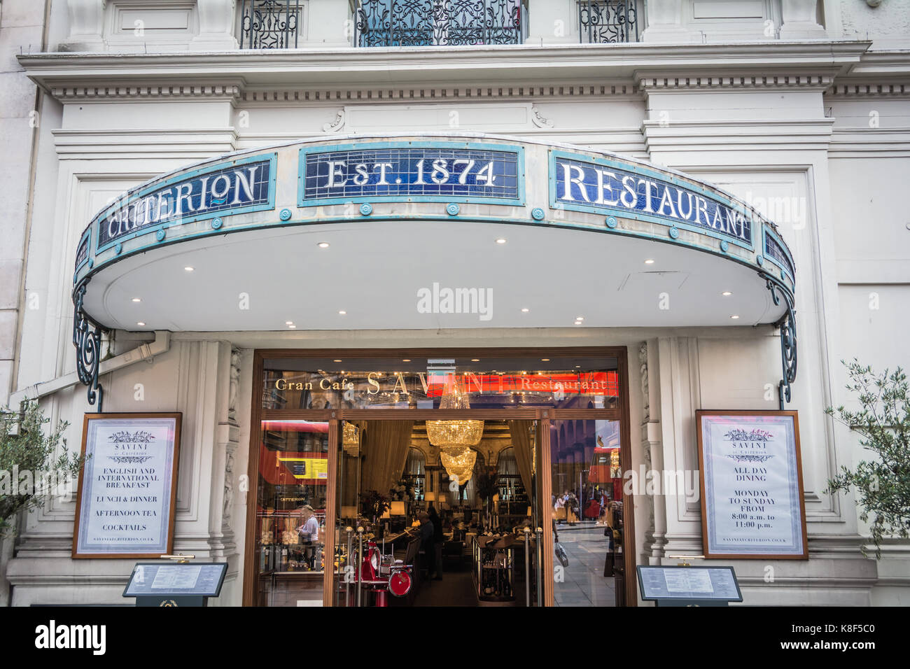 Das Äußere des Kriterium Restaurant in Piccadilly Circus in London's West End. Stockfoto