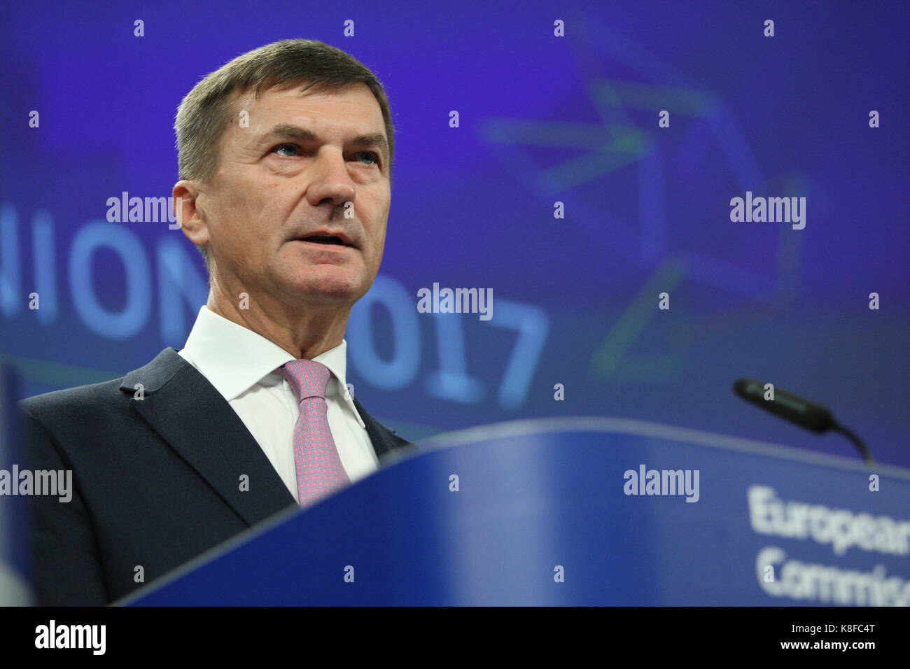 Brüssel, Belgien. 19 Sep, 2017. Die Lage der Union 2017 Pressekonferenz von Vizepräsident Andrus ANSIP, und die Kommissionsmitglieder Julian König und Mariya GABRIEL auf der Cybersicherheit und Daten Paket Kredit: Leo Cavallo/Alamy leben Nachrichten Stockfoto