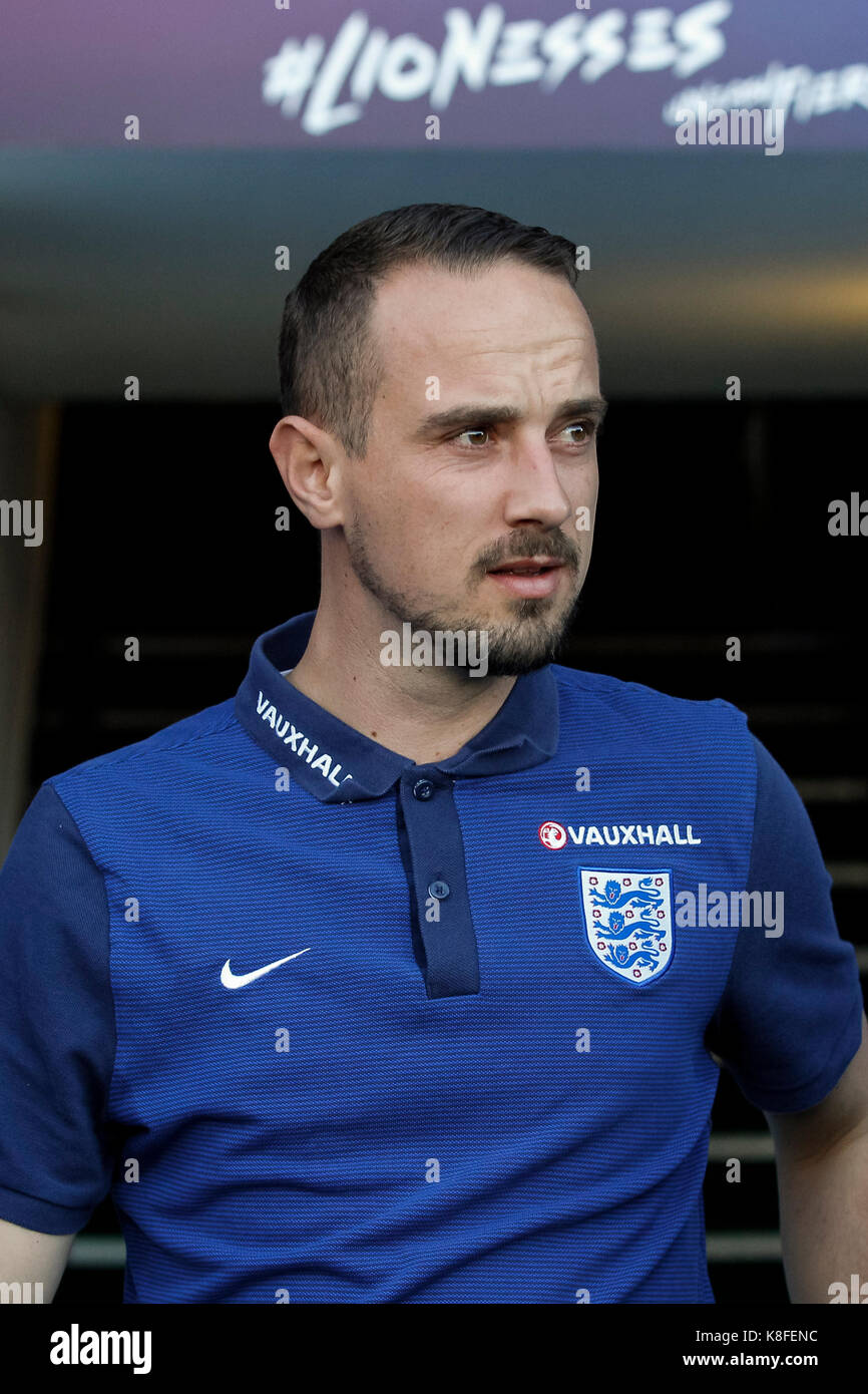 Birkenhead/Großbritannien. 19 Sep, 2017. England Manager Mark Sampson kommt, bevor der FIFA WM 2019 Qualifikation Gruppe 1 Spiel zwischen England und Russland Frauen Frauen in Prenton Park am 19. September 2017 in Birkenhead, England. (Foto von Daniel Chesterton/phcimages.com) Credit: PHC Images/Alamy leben Nachrichten Stockfoto