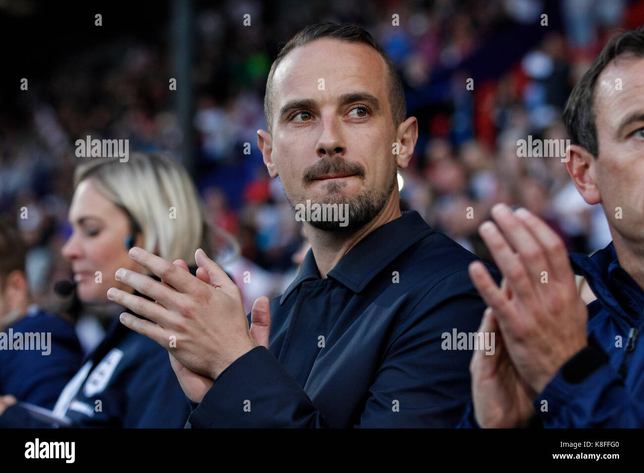 Birkenhead/Großbritannien. 19 Sep, 2017. England Manager Mark Sampson vor der FIFA WM 2019 Qualifikation Gruppe 1 Spiel zwischen England und Russland Frauen Frauen in Prenton Park am 19. September 2017 in Birkenhead, England. (Foto von Daniel Chesterton/phcimages.com) Credit: PHC Images/Alamy leben Nachrichten Stockfoto