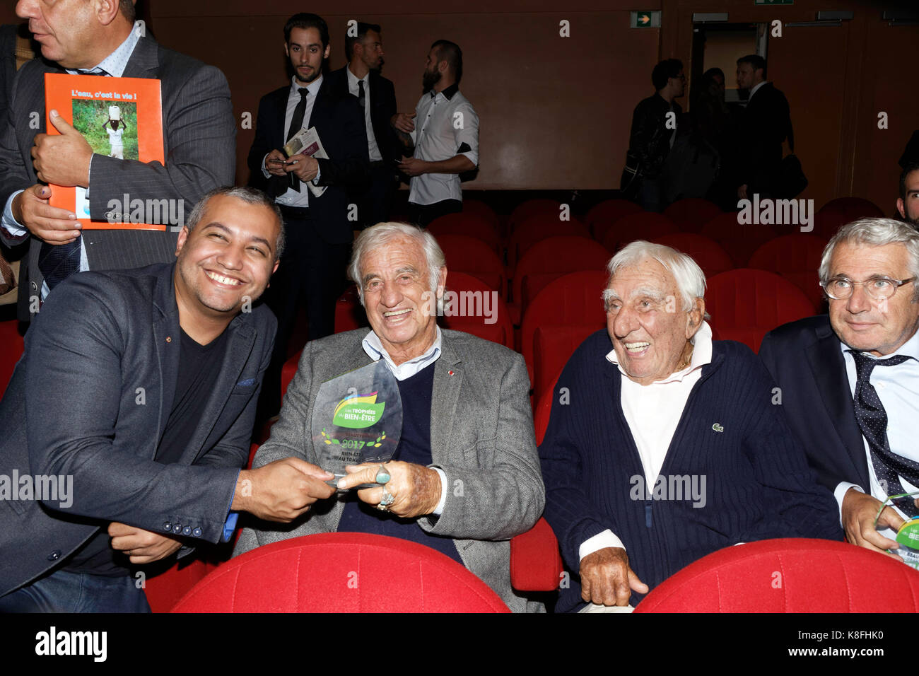 Paris, Frankreich. September 2017. Jean-Paul Belmondo, Charles Gérard und Michel Boujenah nehmen am 18. September 2017 an den "Trophées du Bien-Etre", Mathurins Theater in Paris, Frankreich, Teil. Quelle: Bernard Menigault/Alamy Live News Stockfoto