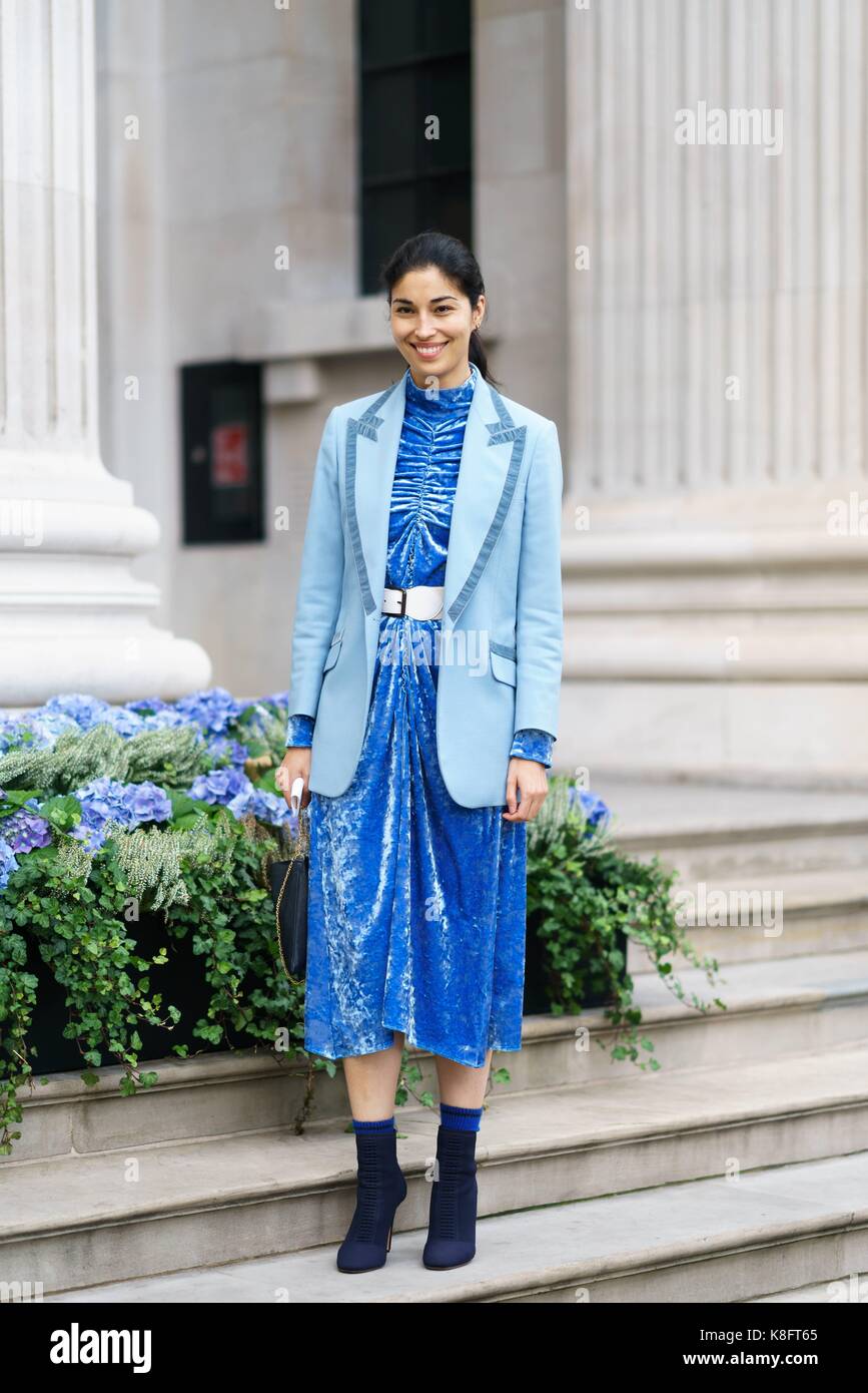 London, Grossbritannien. 18 Sep, 2017. Caroline Ivss, Herausgeber der Tank Magazine, außerhalb der Emilia Wickstead Runway Show posiert während der London Fashion Week - Sept. 18, 2017 - Credit: Runway Manhattan/Gnade Lunn *** Für die redaktionelle Nutzung nur*** | Verwendung weltweit/dpa/Alamy leben Nachrichten Stockfoto