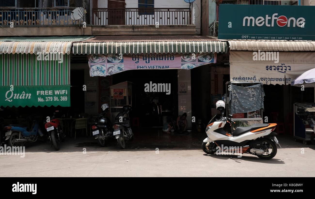 Chbar Ampov Monivong Bridg vietnamesischen Ghetto Bereich Phnom Penh Kambodscha Store Shop Fronten Stockfoto