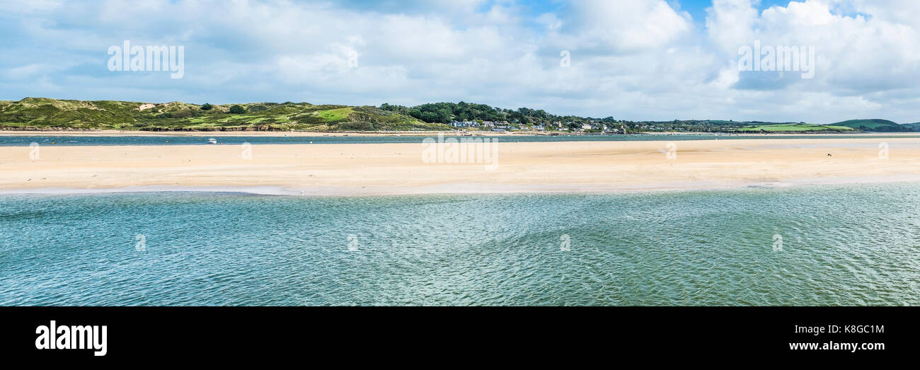 Fluss Camel - einen Panoramablick auf den Fluss Camel bei Ebbe in der Nähe von Padstow an der Küste von North Cornwall. Stockfoto