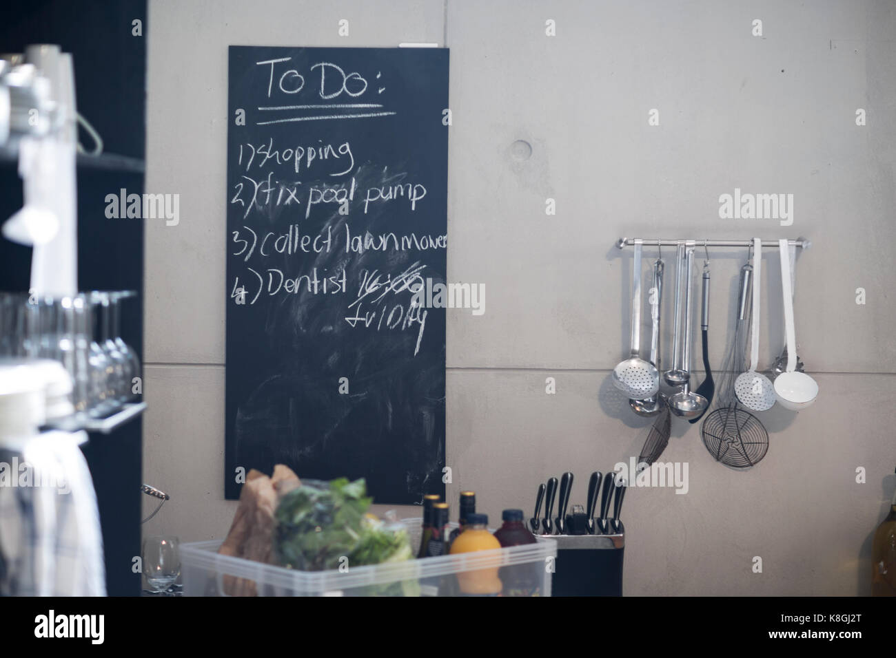 Tafel in Küche mit Liste der Dinge zu tun Stockfoto