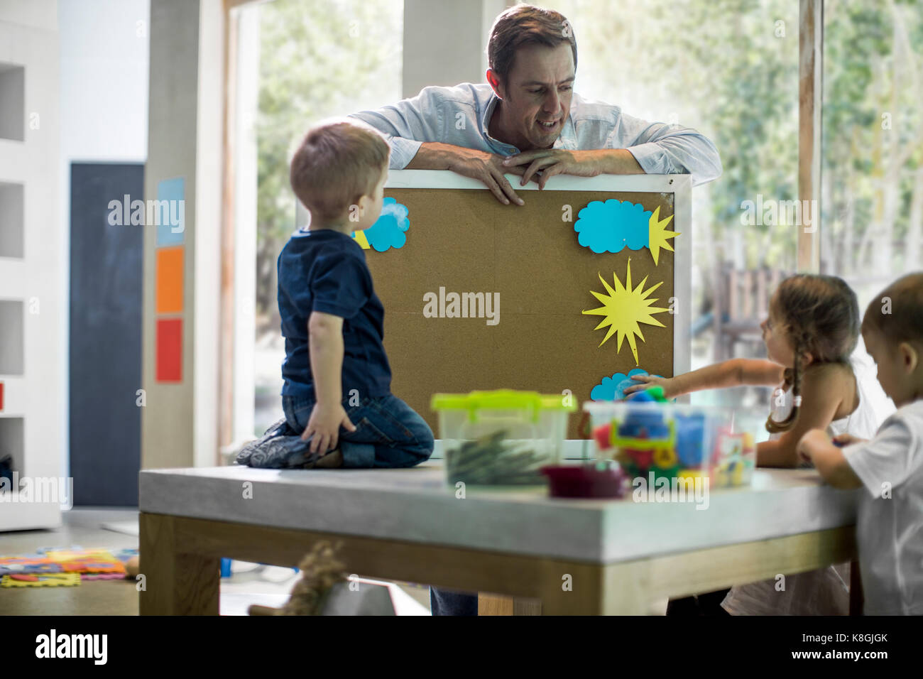 Lehrer Unterricht Wetter für Kinder Stockfoto
