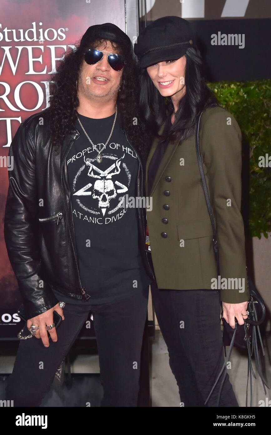 Slash (Guns N' Roses) und seine Freundin meegan Hodges teil Eröffnung der  "Halloween Horror Nights' in den Universal Studios am 15. September 2017 in  Universal City, Kalifornien Stockfotografie - Alamy