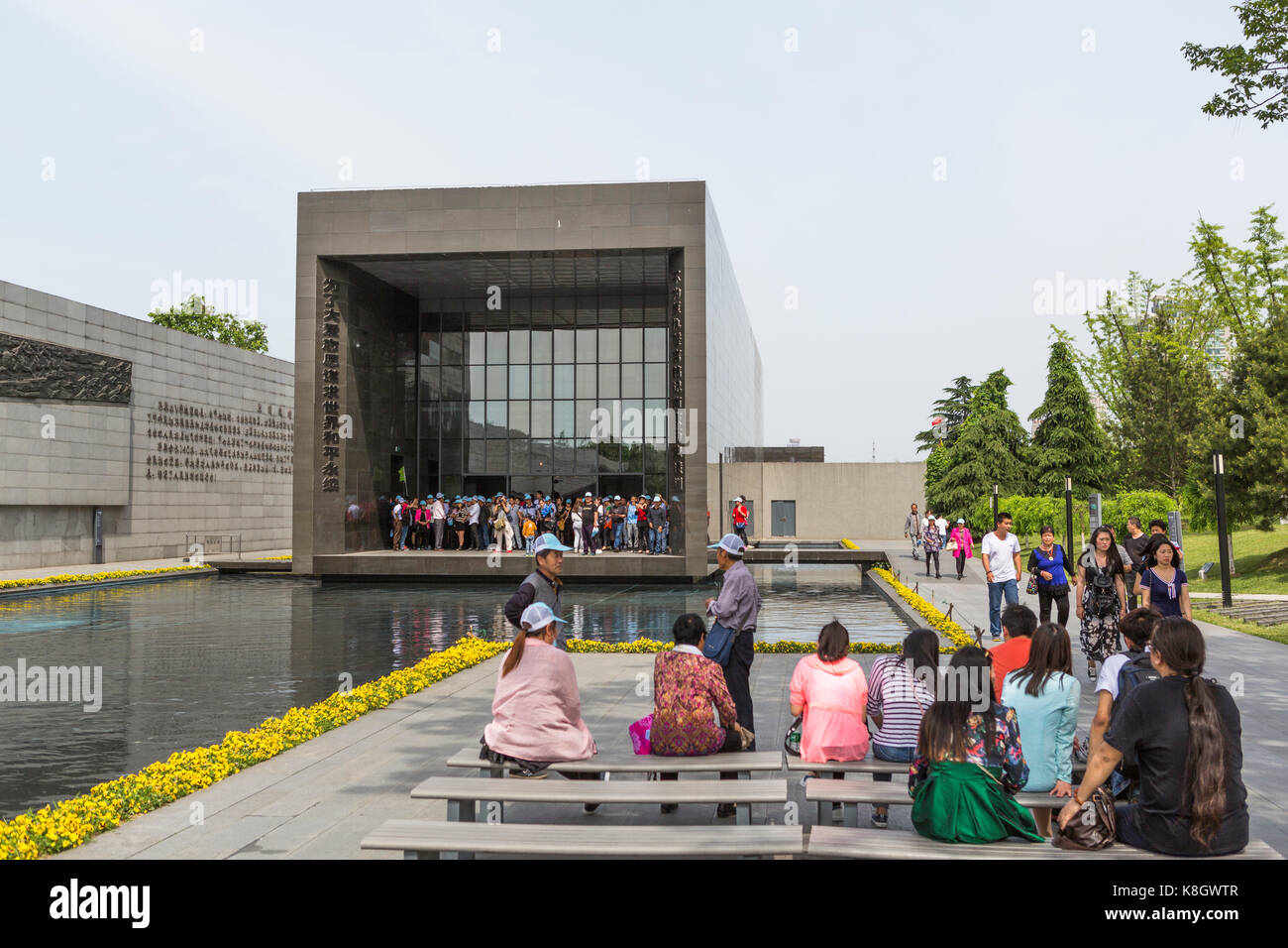 Chinesische Besucher Nanjing Massacre Memorial, China Stockfoto