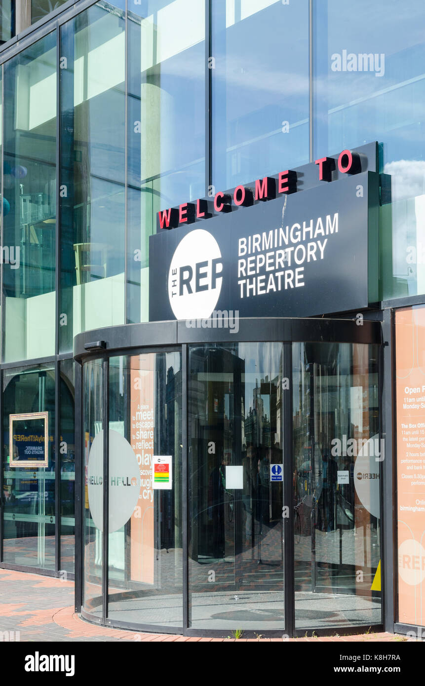 Der Eingang zum Birmingham Repertory Theatre in Centenary Square, Birmingham Stockfoto