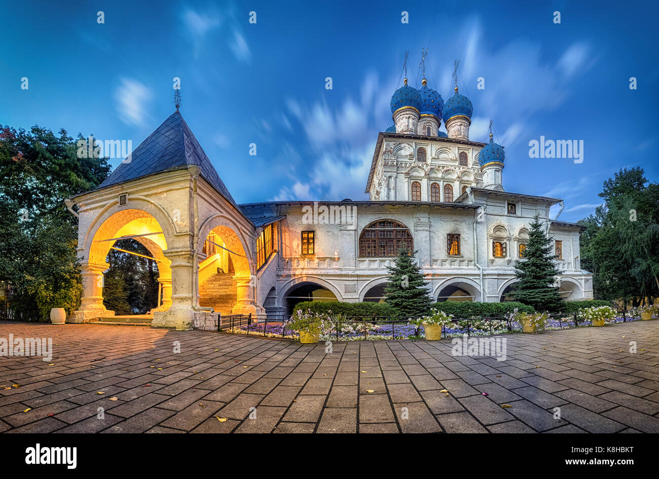Kirche der Muttergottes von Kasan in Kolomenskoje, Moskau in der Dämmerung (HDR-Bild) Stockfoto