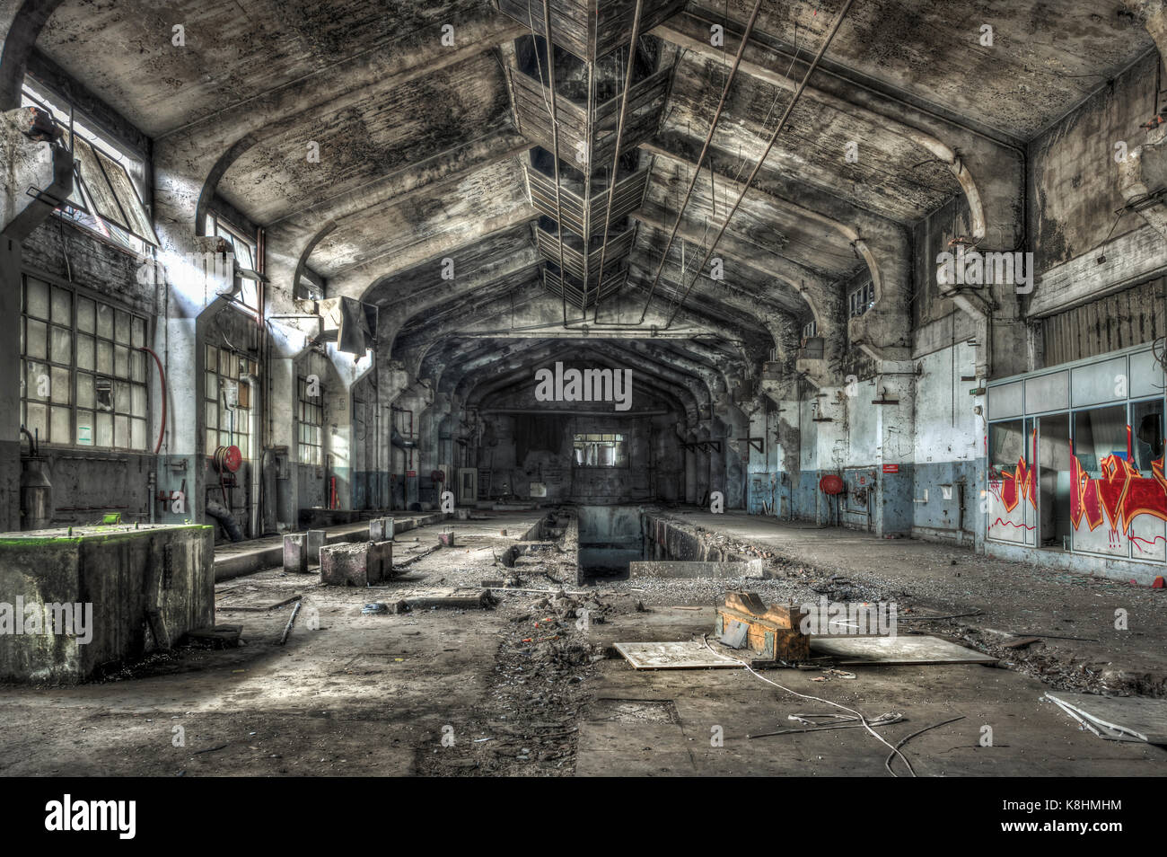 Verfallene Lager in einer verlassenen Fabrik Stockfoto