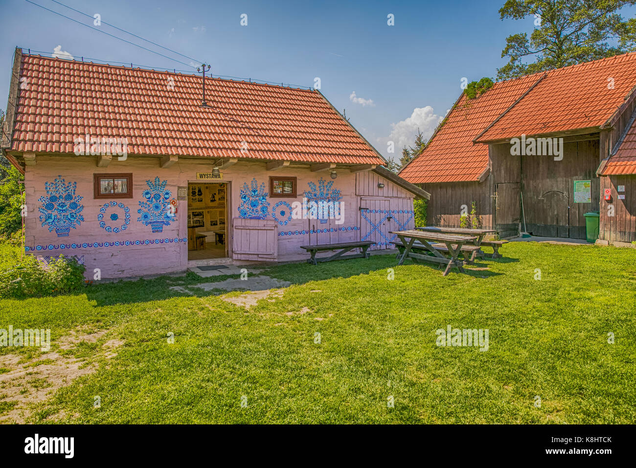 Zalipie, Polen - 20. Mai 2017: bunte Log House von Felicia curylowa im Dorf zalipie in Malopolska. Derzeit Museum. Stockfoto