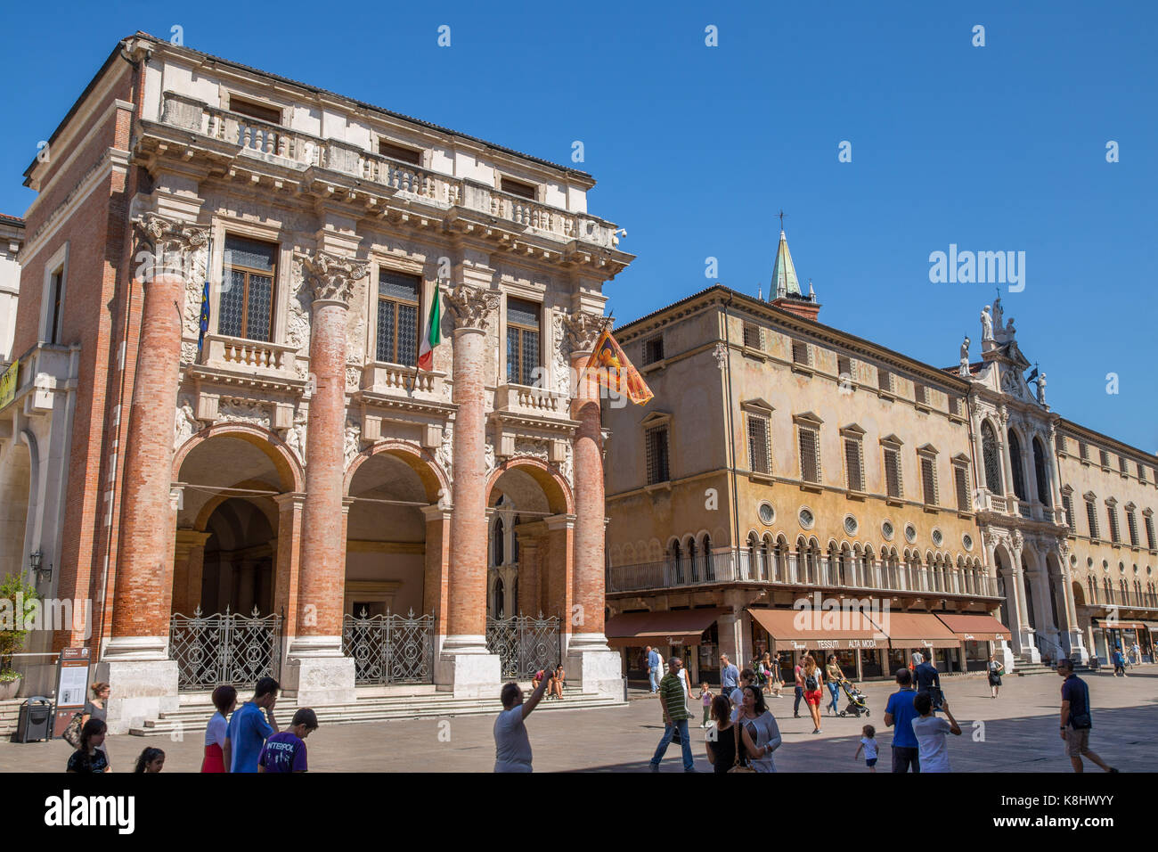 Piazza dei Signori mit Loggia del Capitanio und Kirche von St. Vincent Gebäude, Vicenza, Italien Stockfoto