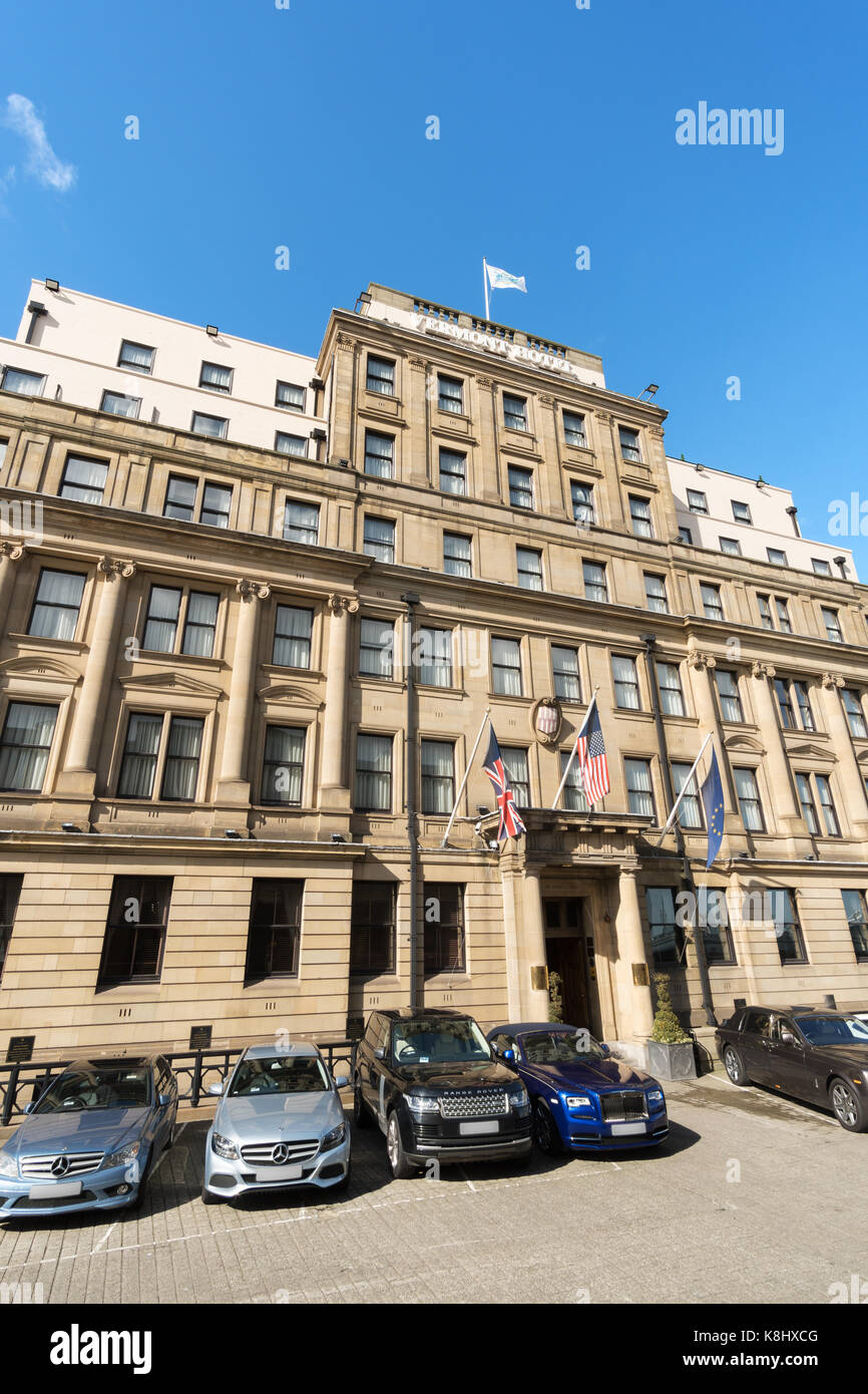 Der Eingang zu den Vermont Hotel, einmal Northumberland County Council Büros, Newcastle, North East England, Großbritannien Stockfoto