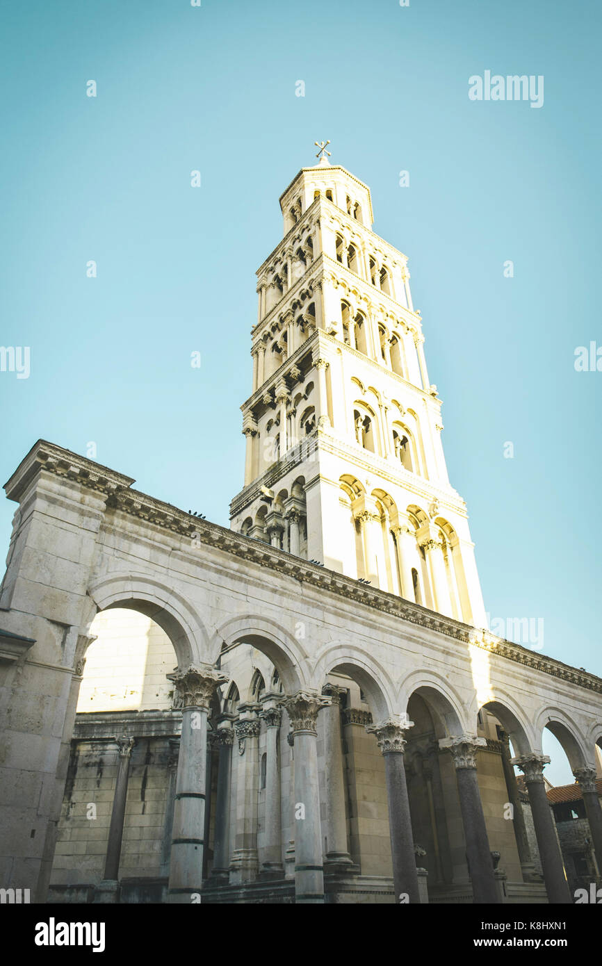 Kathedrale des Heiligen Domnius gegen den klaren Himmel Stockfoto