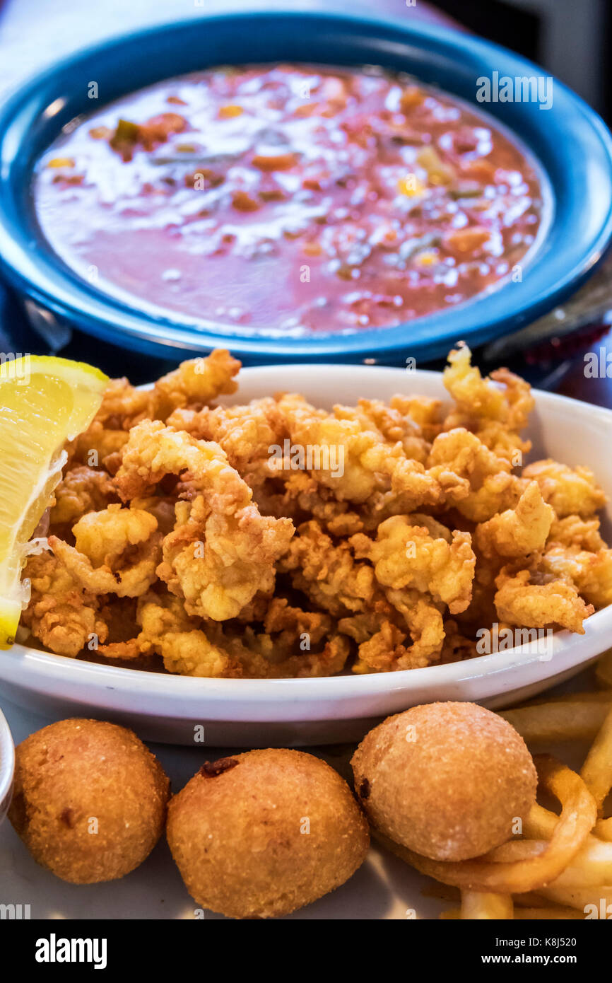 North Carolina, North Carolina, North Carolina, Outer Banks, Ocracoke Island, Jason's Restaurant, Meeresfrüchte, Hühner, gebratene Muscheln, Hush Puppies, NC170518114 Stockfoto