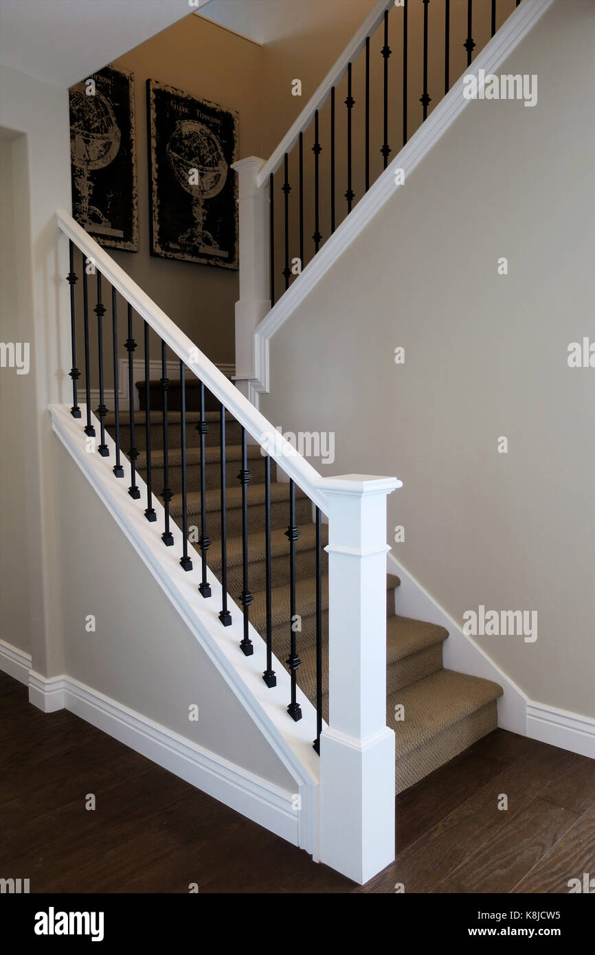 Moderne Eisentreppe Stockfotos und -bilder Kaufen - Alamy
