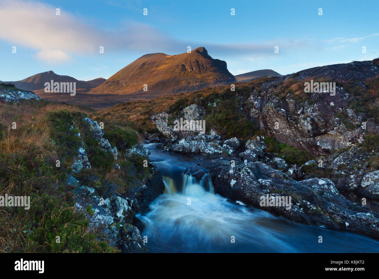 Berg- und Quinag Unapool brennen, Sutherland Stockfoto