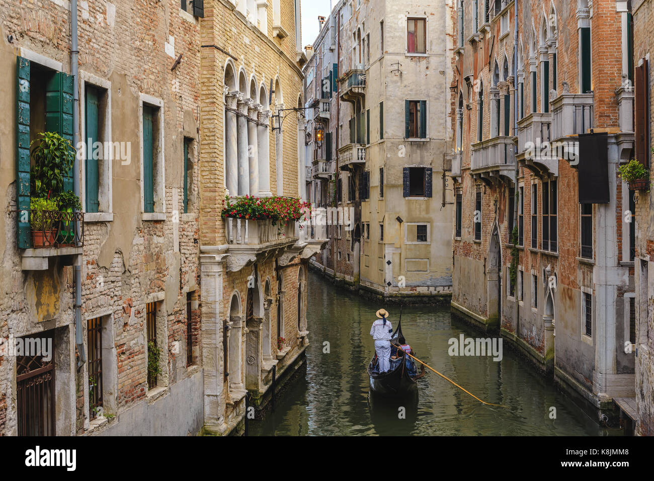 Venedig Gondola Boot im Kanal, Venedig (Venezia), Italien Stockfoto