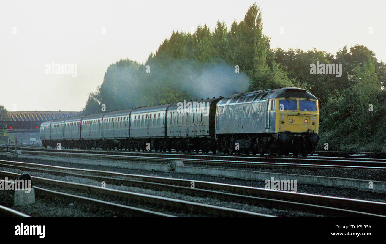 Class 47 Lokomotive auf einen Personenzug in York Stockfoto