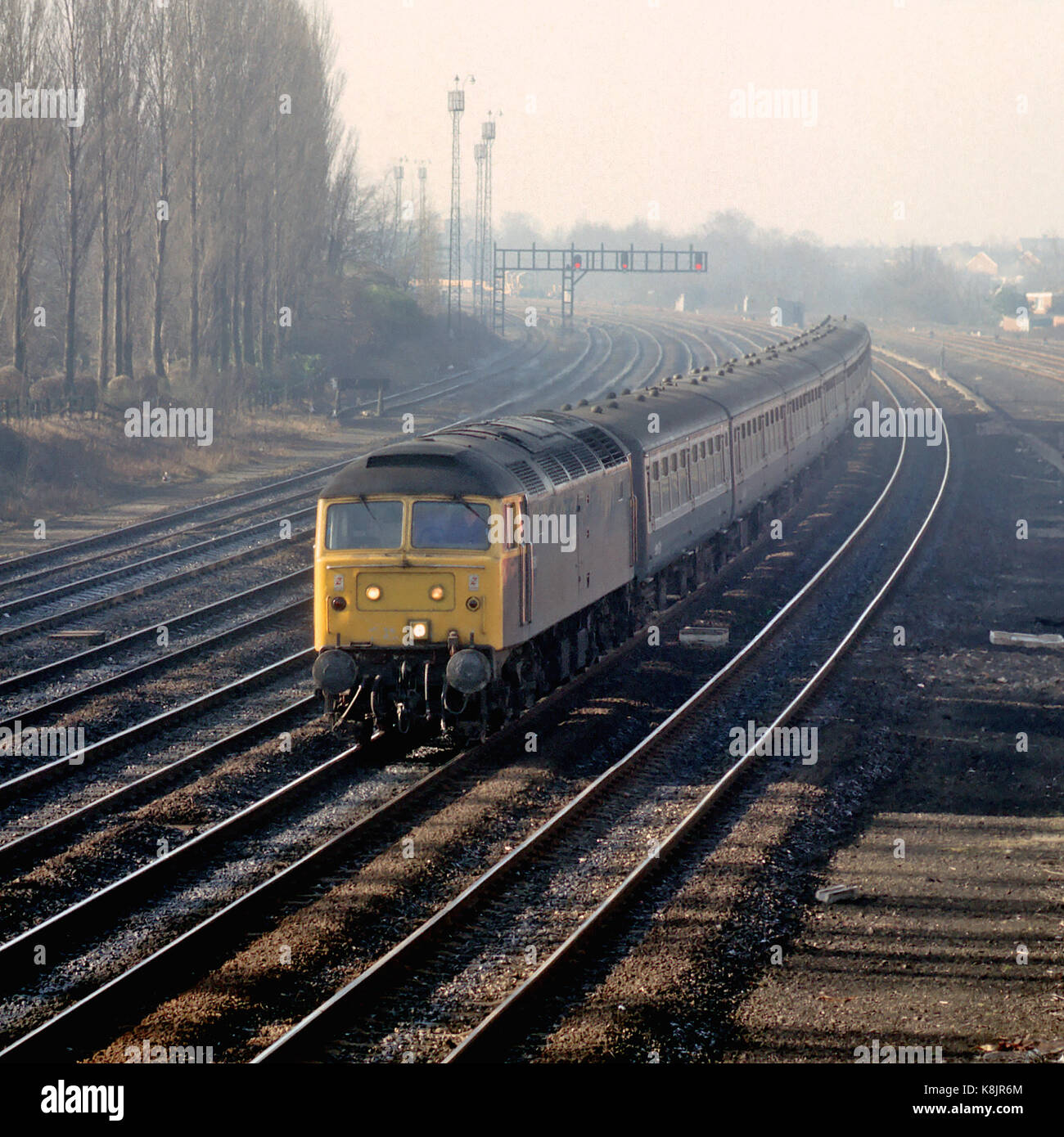 Class 47 Lokomotive auf einen Personenzug in York Stockfoto